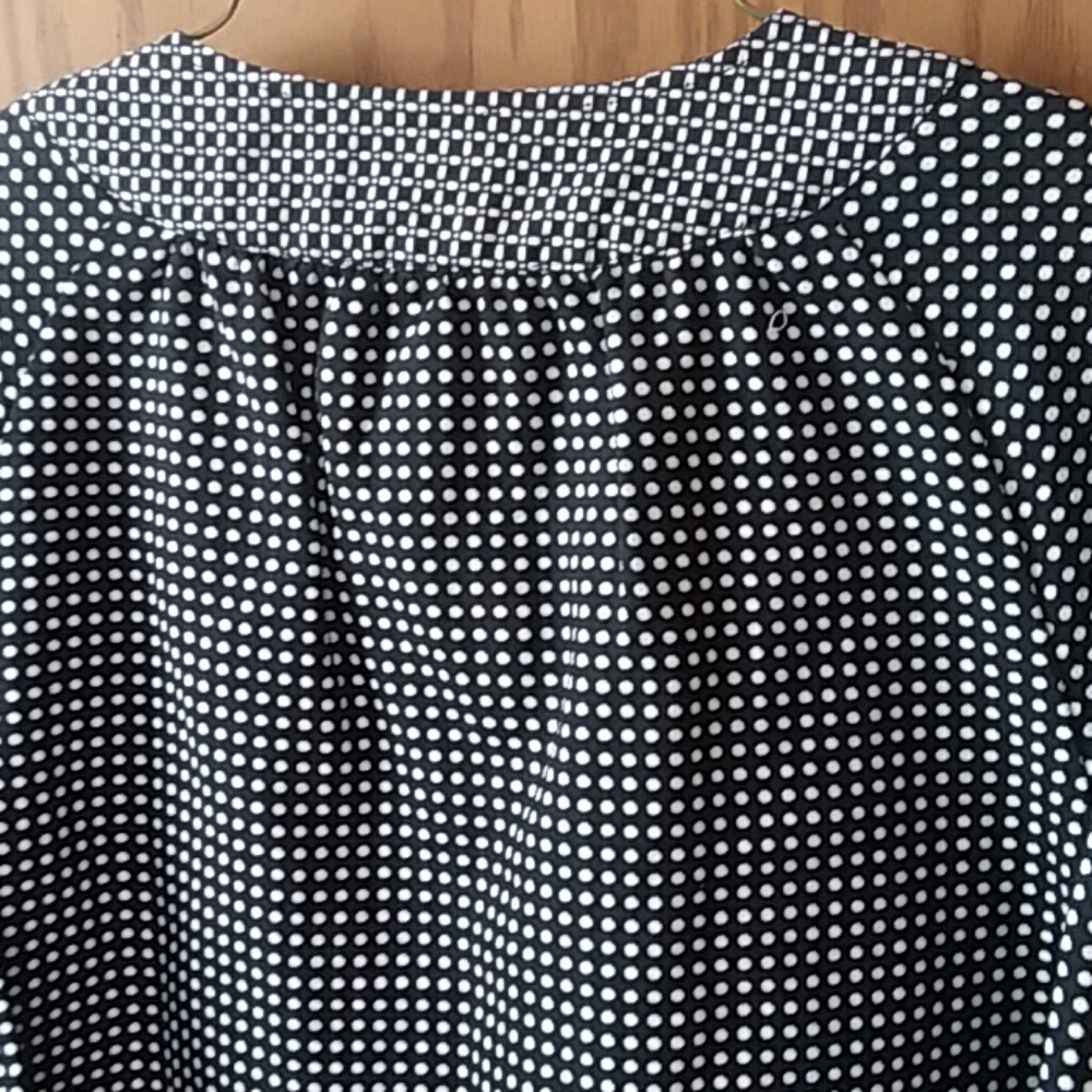 Ladies top - Picture 3 of 3